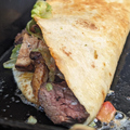 Steak és csirke taco gazdagon