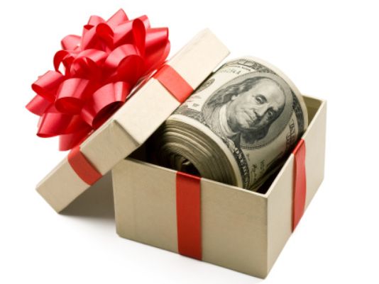 1386285536000-cash-gift.jpg