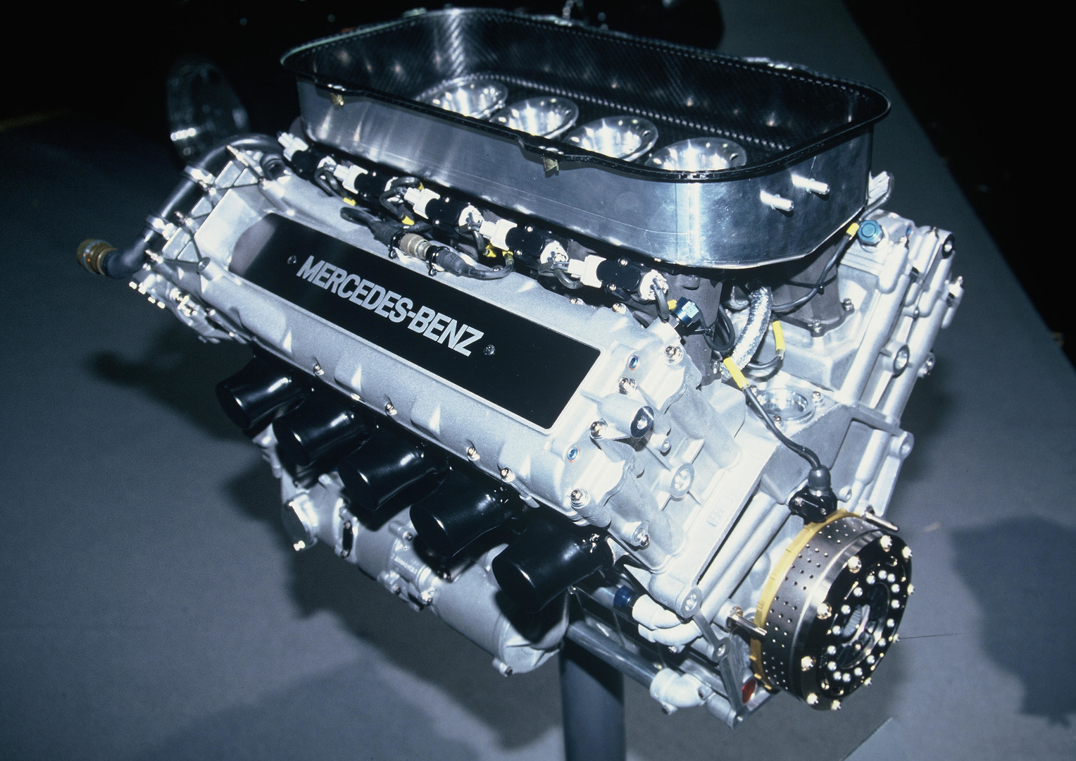 Újra V8-as motorok jöhetnek az F1-be