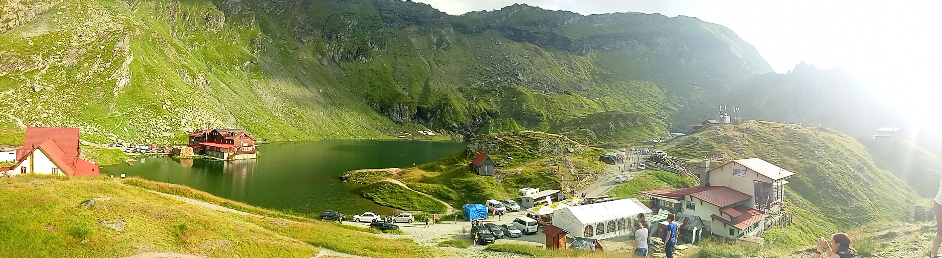 Bilea-tó, a tóra benyúlva tavalyi szálláshelyünk