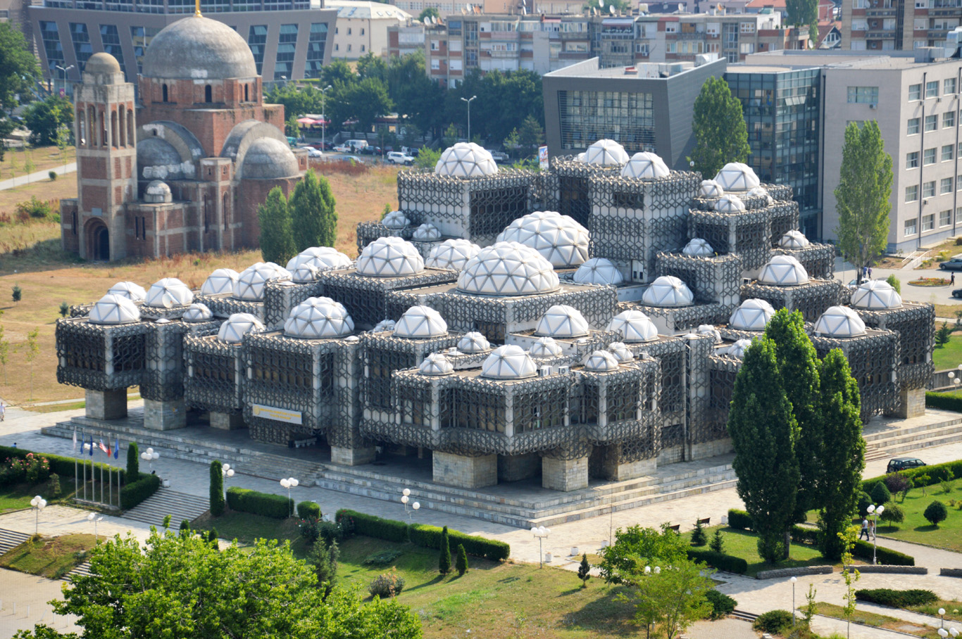 Biblioteka Kombëtare e Kosovës - GyenesIskola L