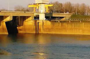 TISZA-TÓ: AHOL AZ ÉLMÉNYEK KÖRBEVESZNEK!