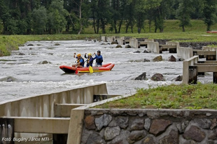 RAFTINGPÁLYA ÉPÜL A TISZA-TAVON