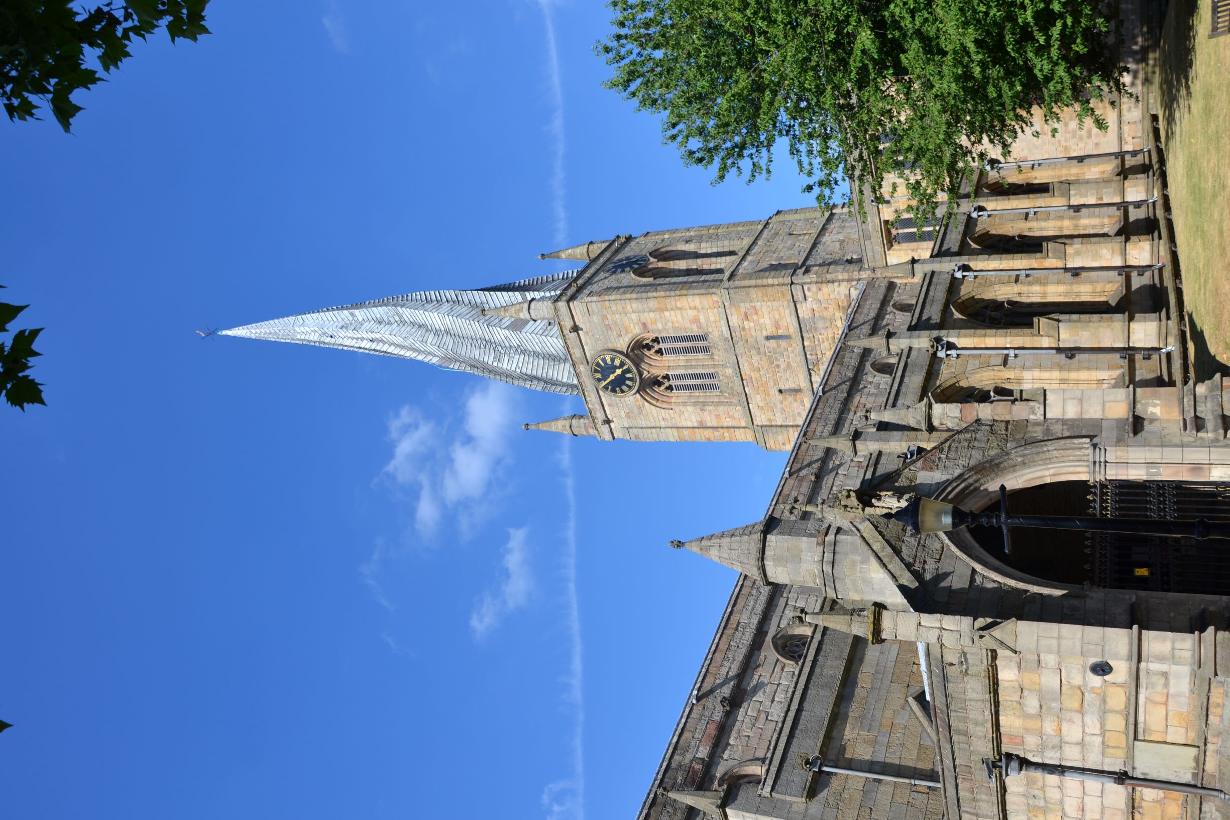 A csavart torony és a St Mary and All Saints templom