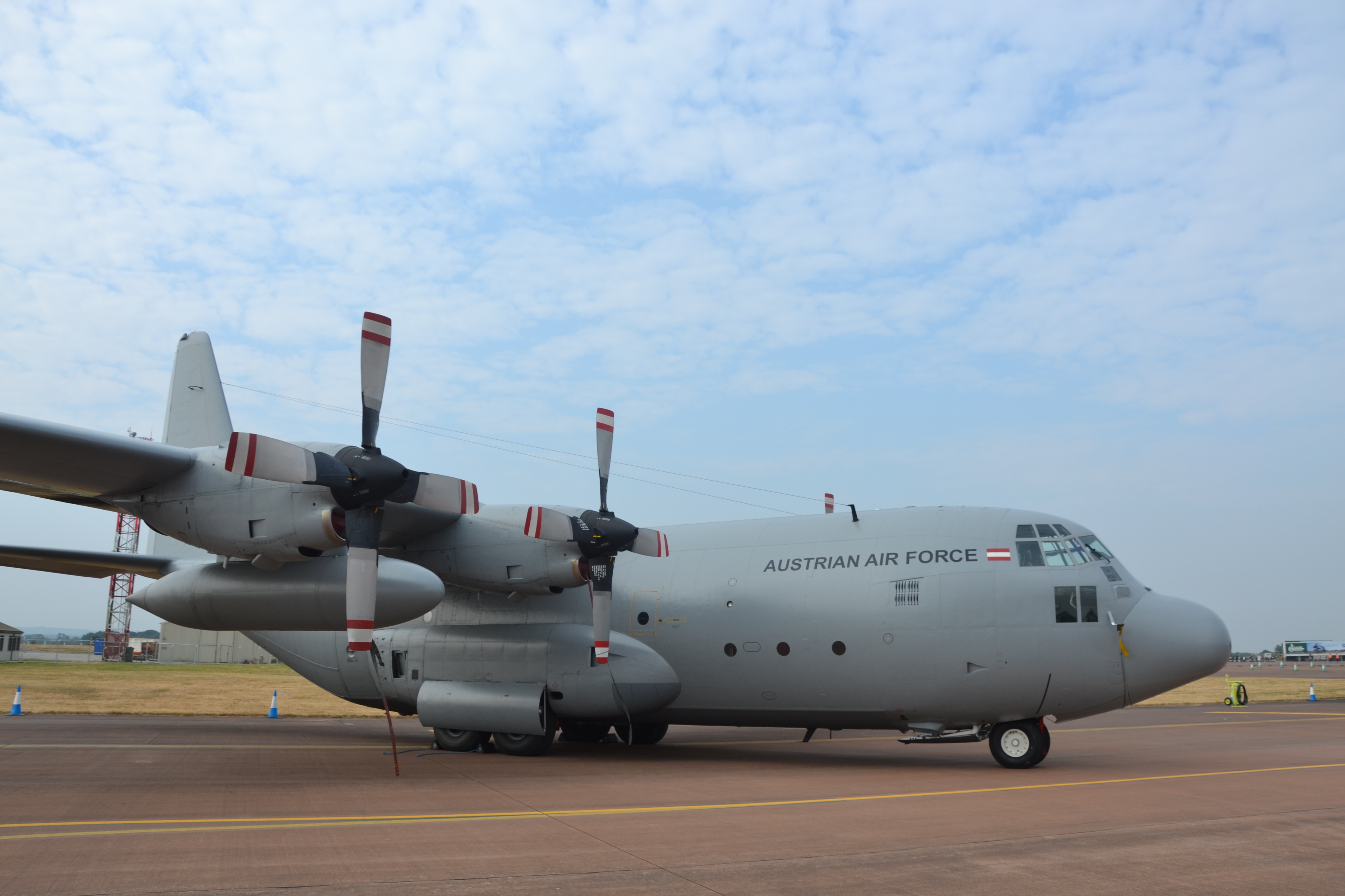 Lockheed C130 Hercules a szomszédból