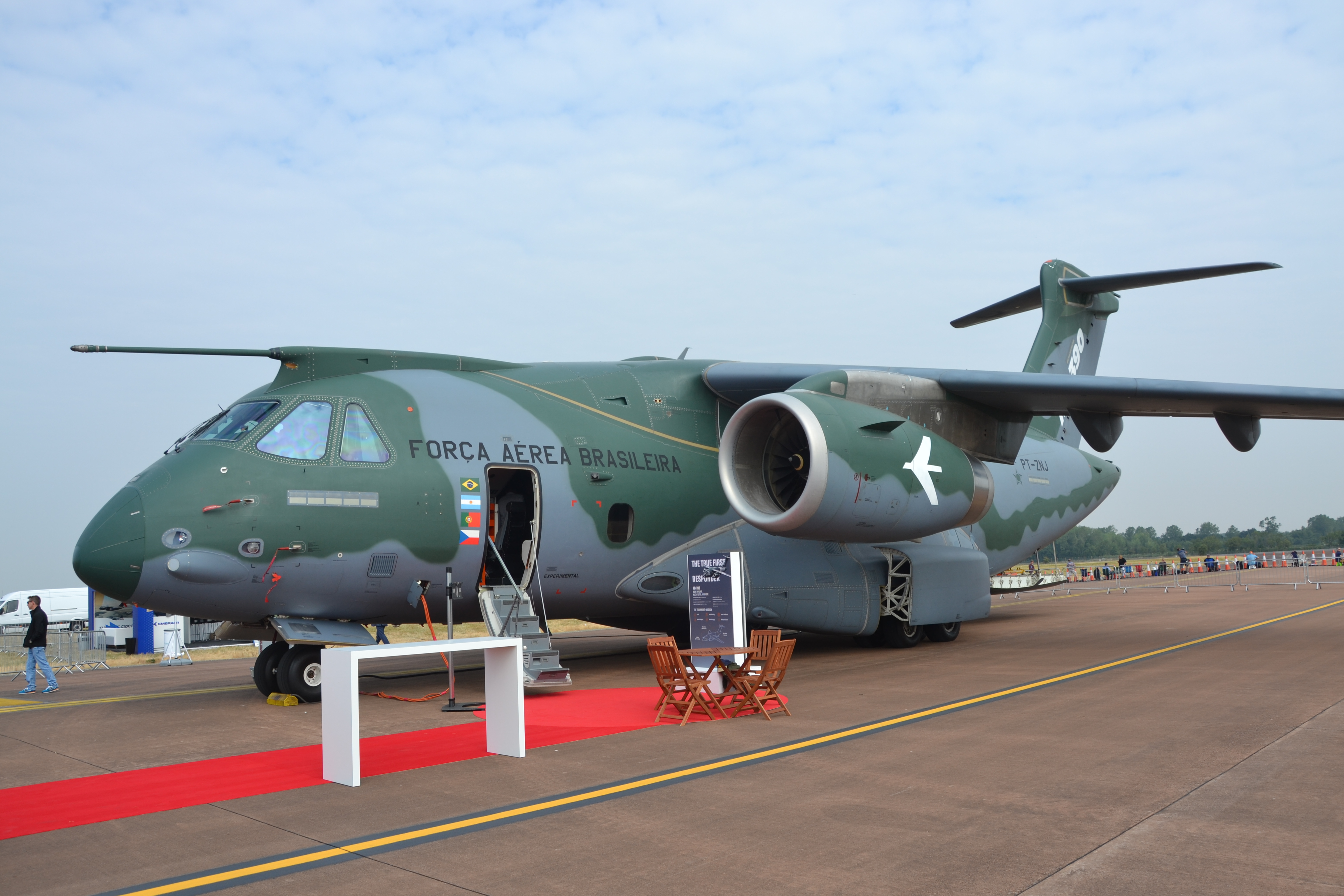 A brazilok Embraer KC390ese elölről 