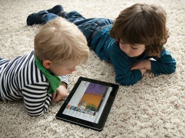 Biztosítsuk gyerekeink online és offline jóllétét!