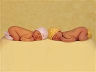 2-little-twins-baby-sleeping.jpg