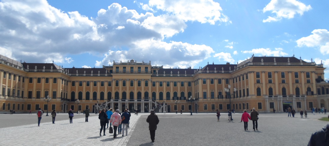 schlossschoenbrunn.jpg