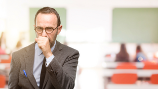 5 szuper tipp a torokfájás gyors enyhítésére – ha a hangoddal dolgozol, jól jöhetnek