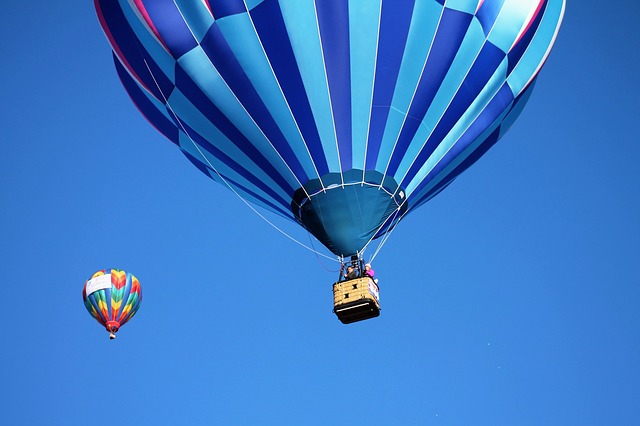 hot-air-balloon-1718440_640.jpg