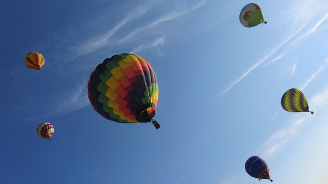 hot-air-balloons-1236209_640.jpg
