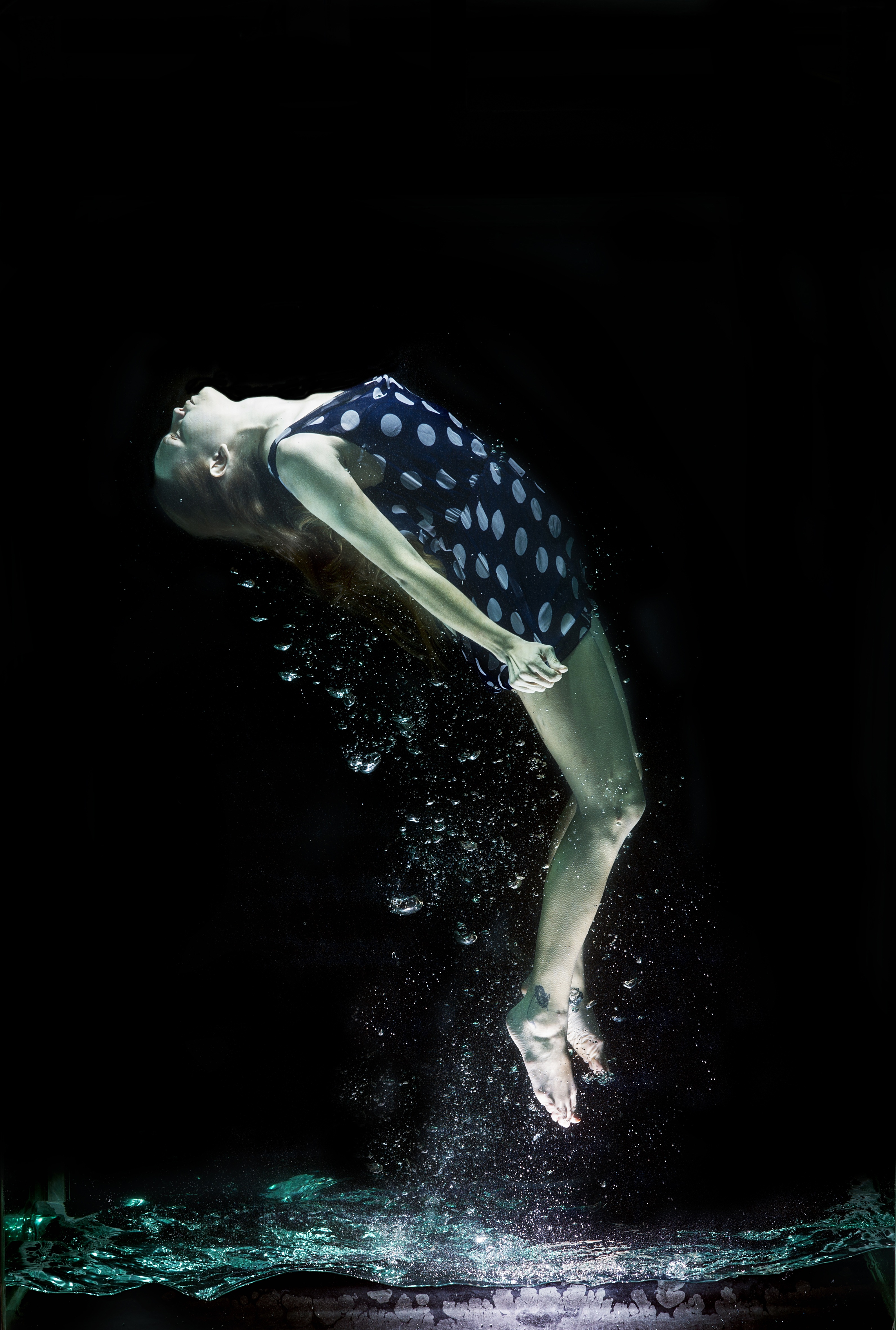 under_water_girl.jpg