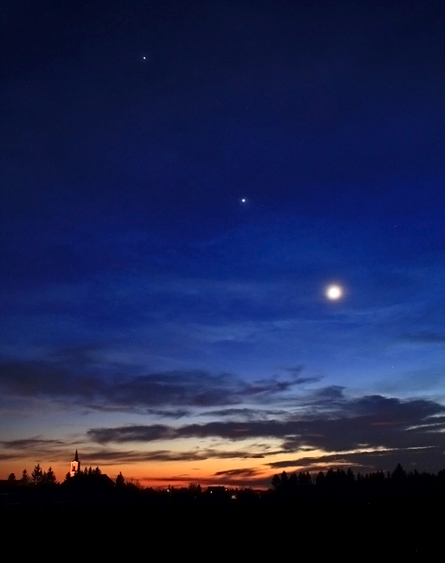 Csillag-egyuttallas-venusz-jupiter-hold-2012-02-25 (schmall-foto).jpg