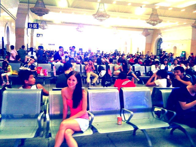 Qingdaoi vasútállomáson.jpg