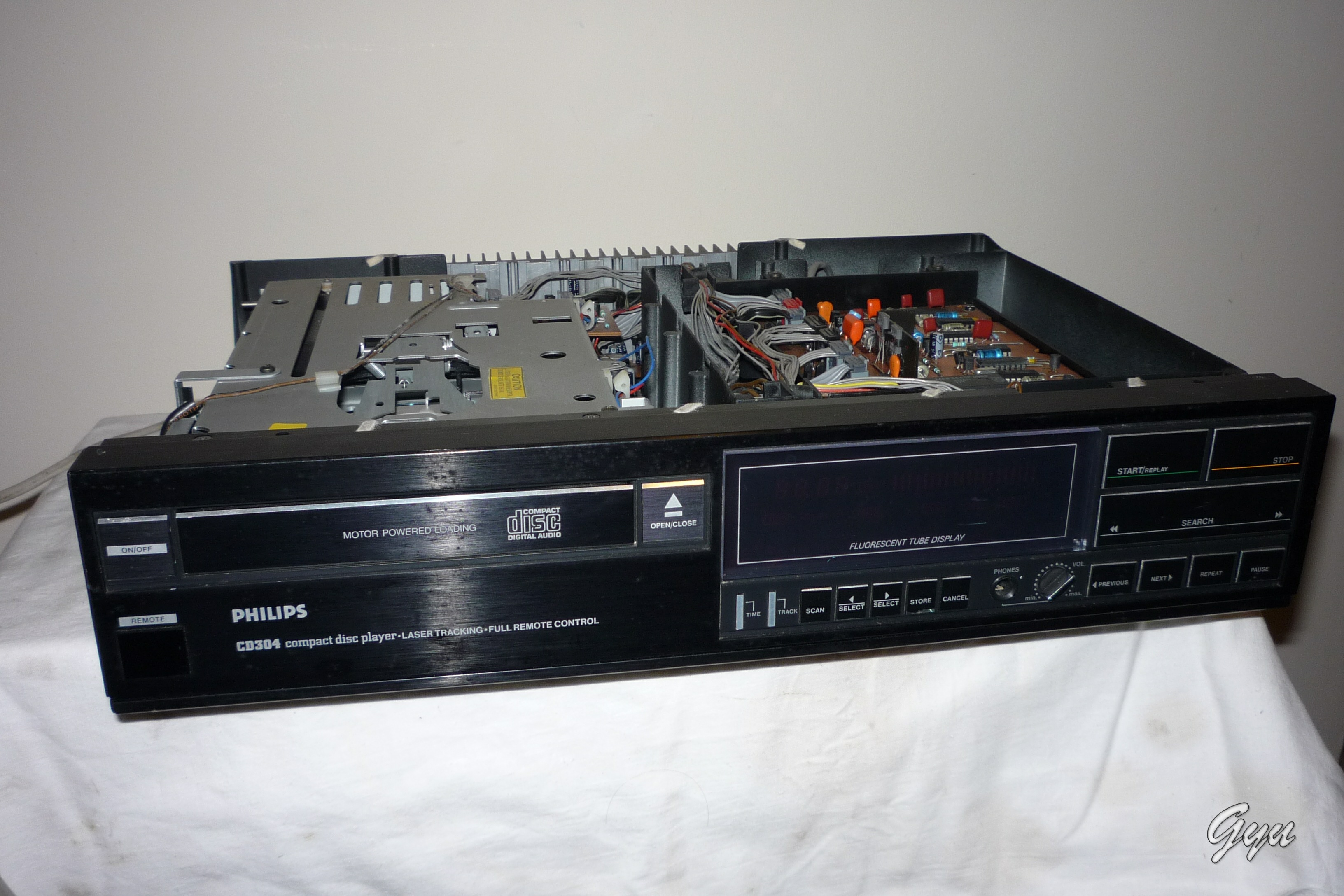 Philips CD304