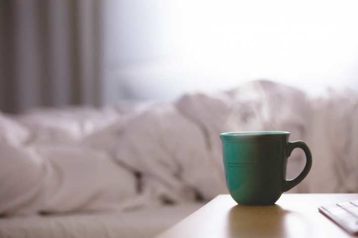coffee-cup-bed-bedroom-1024x683_pp_w709_h472.jpeg