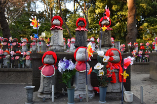 Mizuko kuyō: A Japán terhességi gyász rituálé.