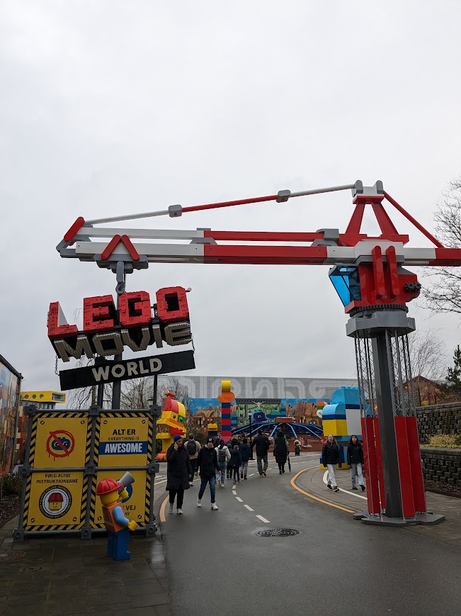 billund_legoland_lego_movie_world_bejarat.jpg