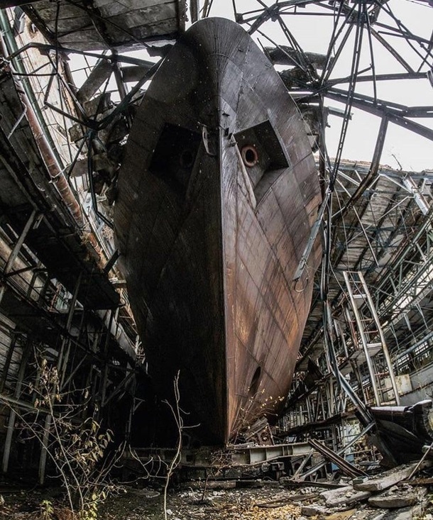 abandoned-shipyard-in-russia-241610.jpg