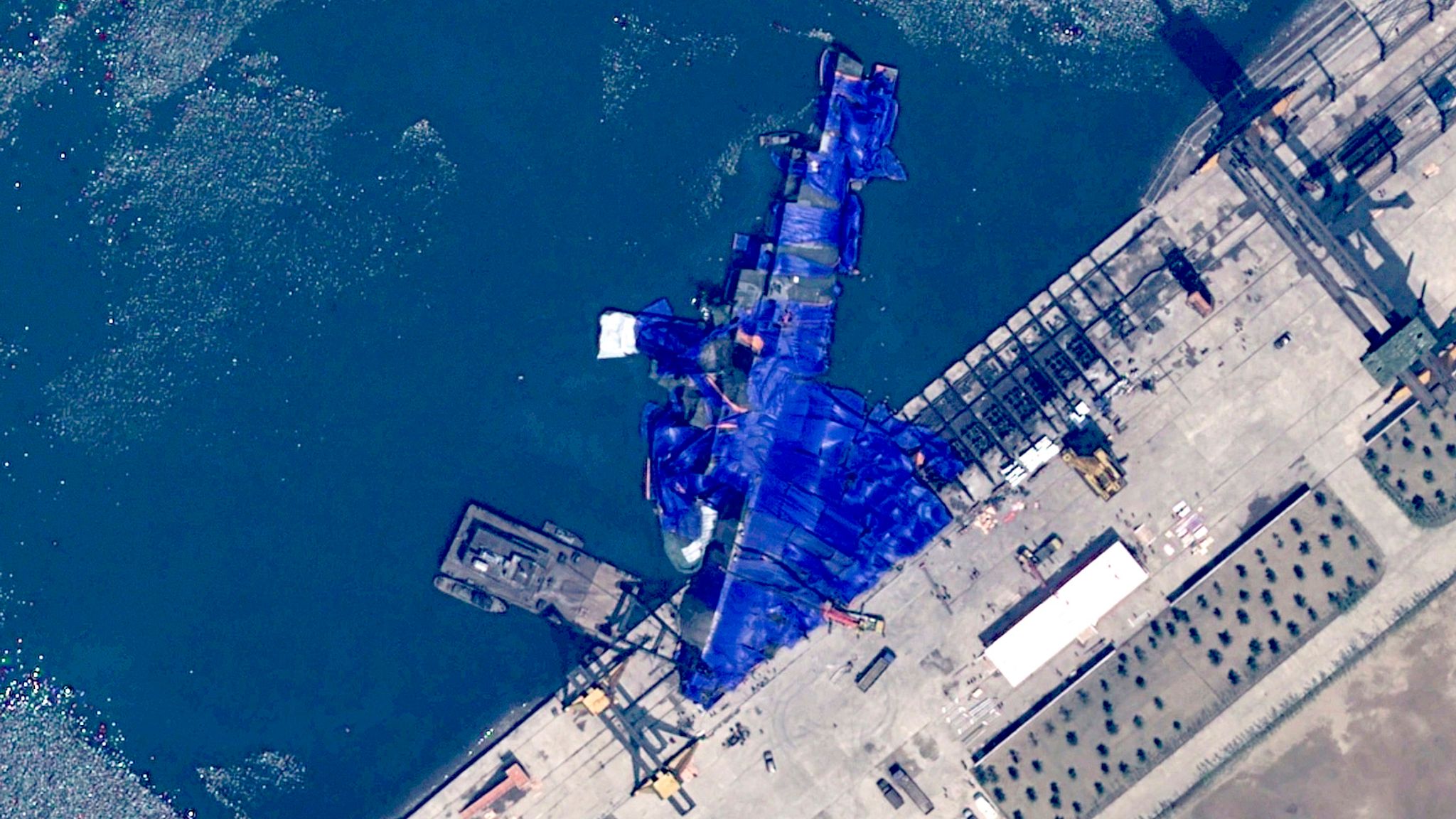 skynews-satellite-airbus-blue-tarp_6924766.jpg