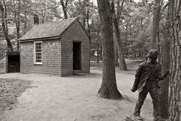 Replica_of_Thoreau's_cabin_near_Walden_Pond_and_his_statue.jpg