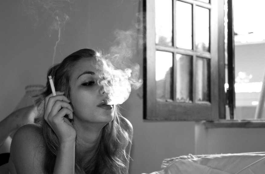 girl-young-cigarette-black-white-smoke.jpg