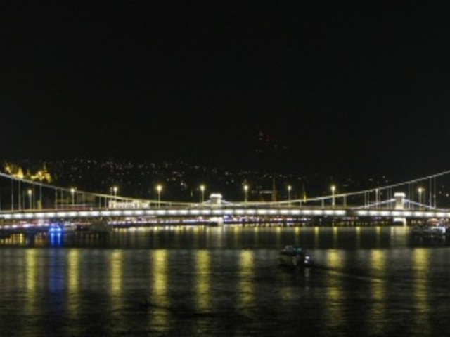 Budapest by light: Erzsébet híd