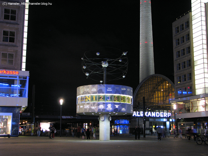 Alexanderplatz_Weltuhr_2012.jpg