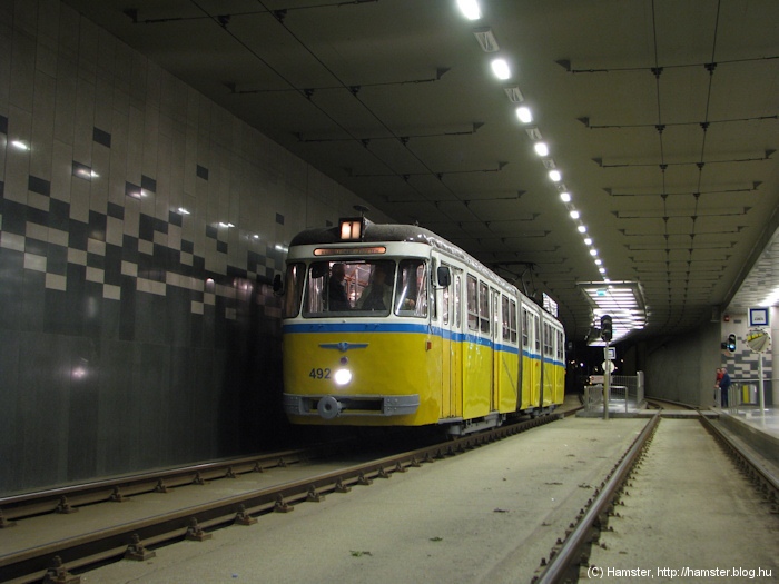 Fővám tér, a 2-es villamos megállója