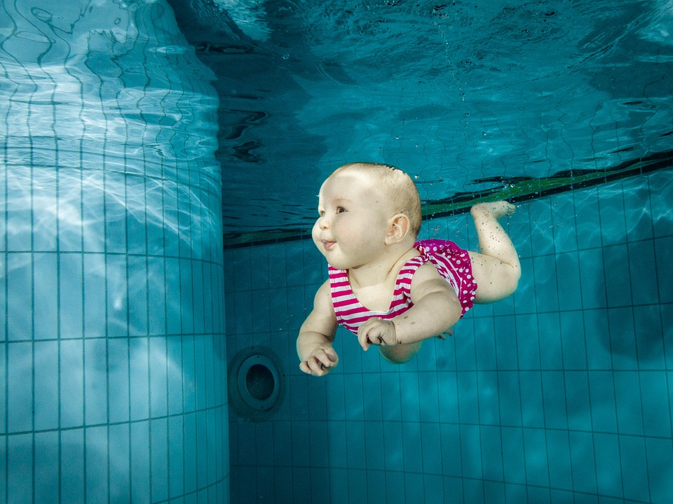 baby_swimming.jpg