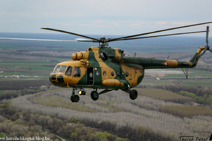Mi-17-es a szolnoki táj felett, avagy légi fényképezésen a csipkebogyó