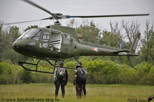 Ejtőernyős ugrás AS-350B helikopterből - 2019.05.07. (Magyar Honvédség ejtőernyős válogatott felkészülése)