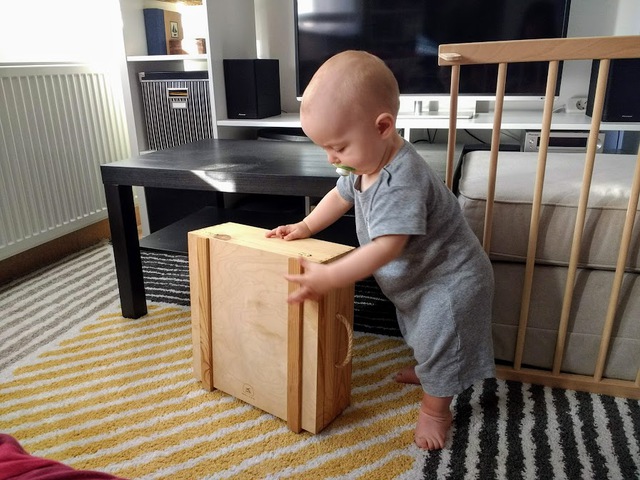 Anyu, nézd, de szépen játszom!