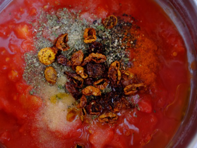 Paradicsomos bulgur kolbászcsipsszel