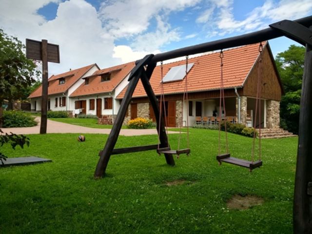 Kiscsaládi nyaralás a Káli-medencében
