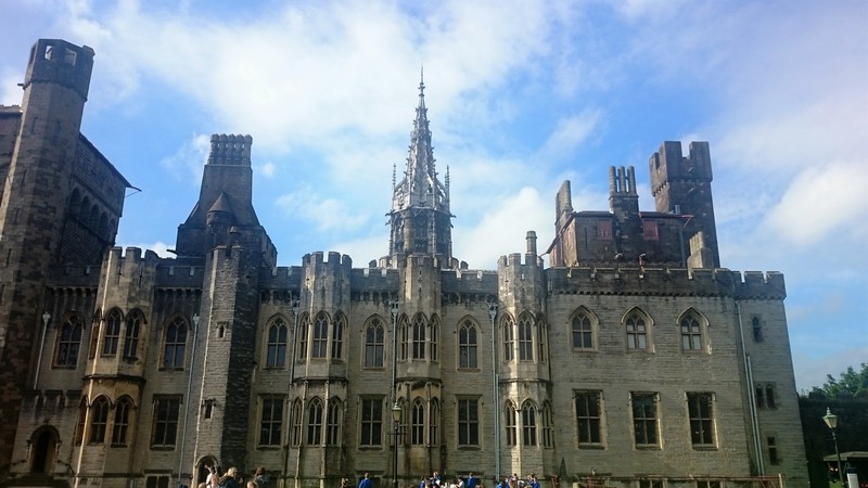 cardiff_castle_wales.jpg