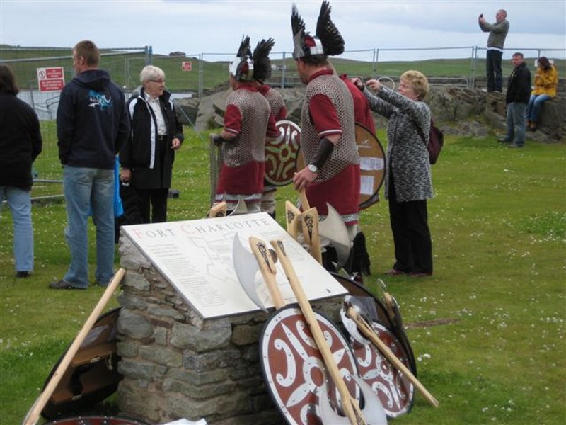 Viking felvonulás Fort Charlotte-ban