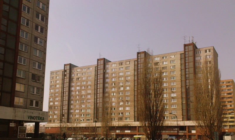 A cél egy 80as évekbeli hatású fotó volt Pertazalkarol(Ligetfalu), Pozsony legnagyobb keruleterol. 110,000 ember él itt panel lakásokban.JPG