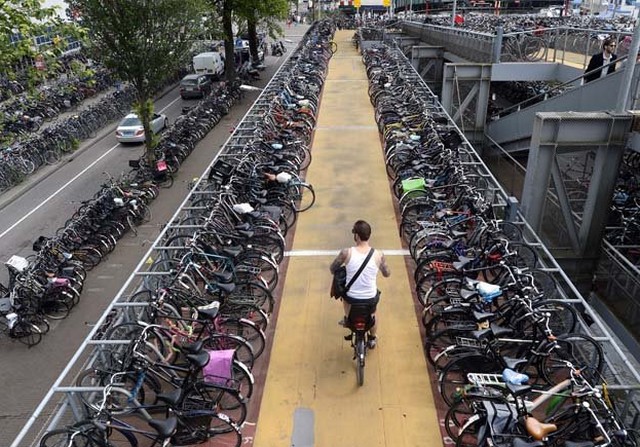 Hollandia, Amszterdam, kerékpárok.jpg