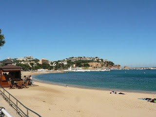 St Feliu-i playa, még szezon előtt és a chiringito KICSI.jpg