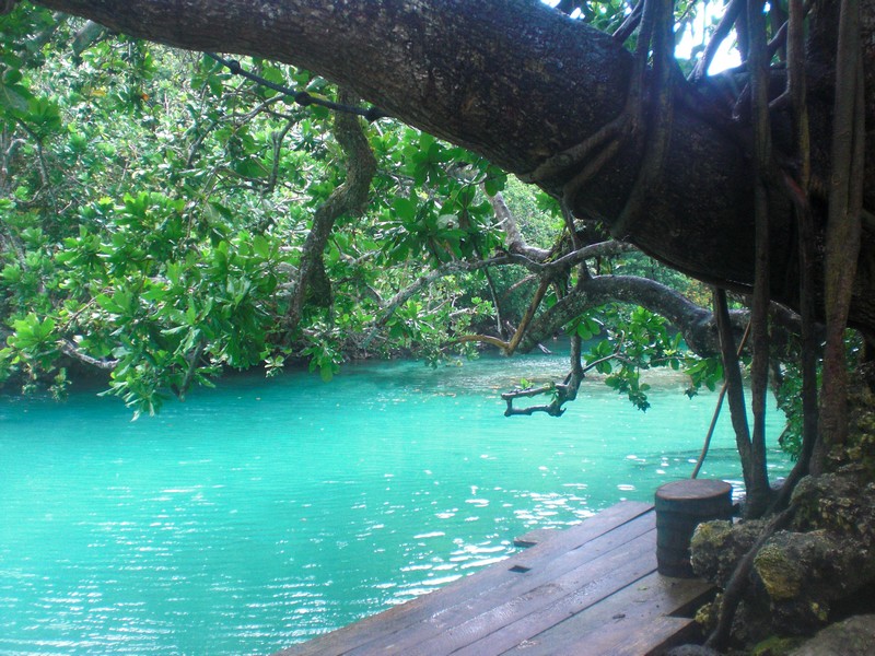 efate_blue_lagoon.jpg