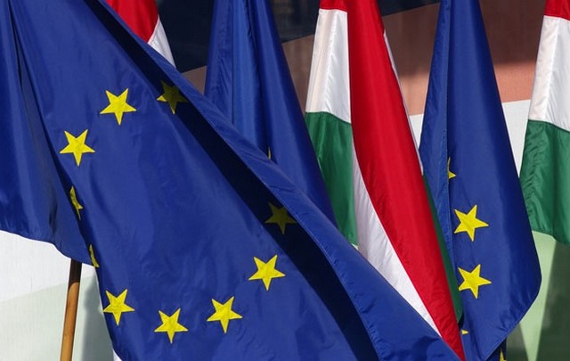 magyar és uniós zászló 3.jpg