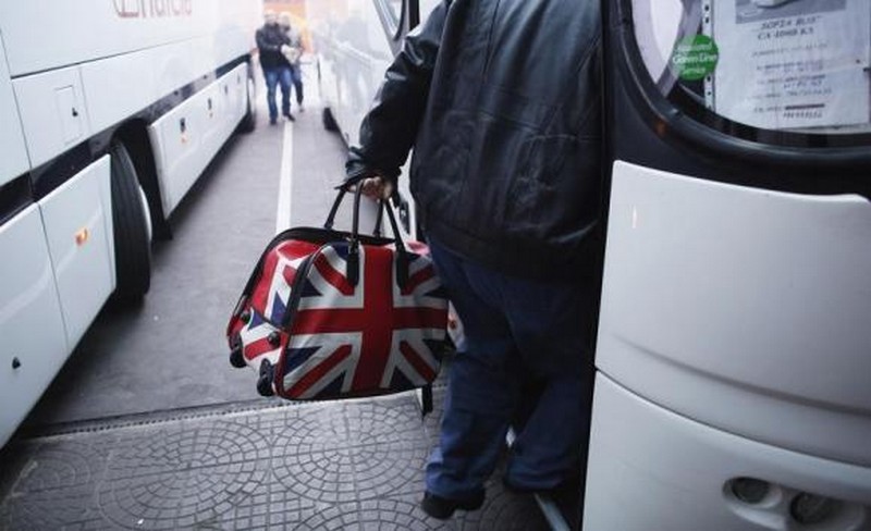 migracio_busz_brit_zaszlo.jpg