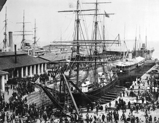 victoria_dock_tanjong_pagar_in_the_1890s.jpg