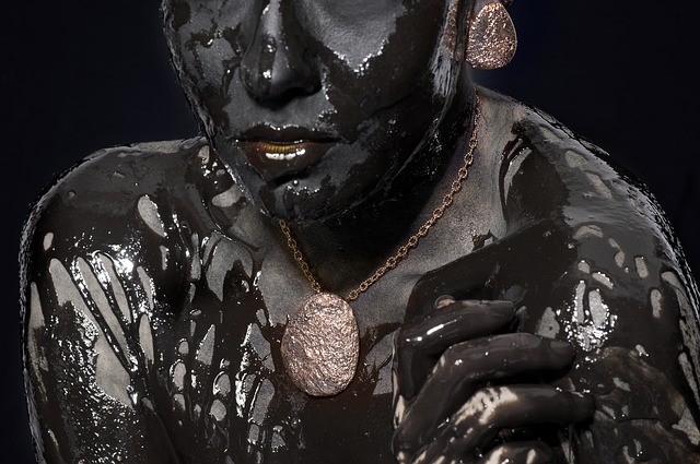 black-2773047_640.jpg