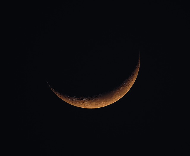 new-moon-1146006_640.jpg