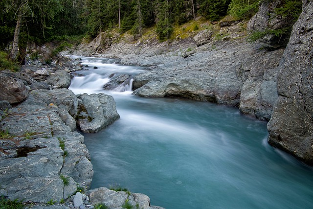 torrent-g26c7fdc73_640.jpg
