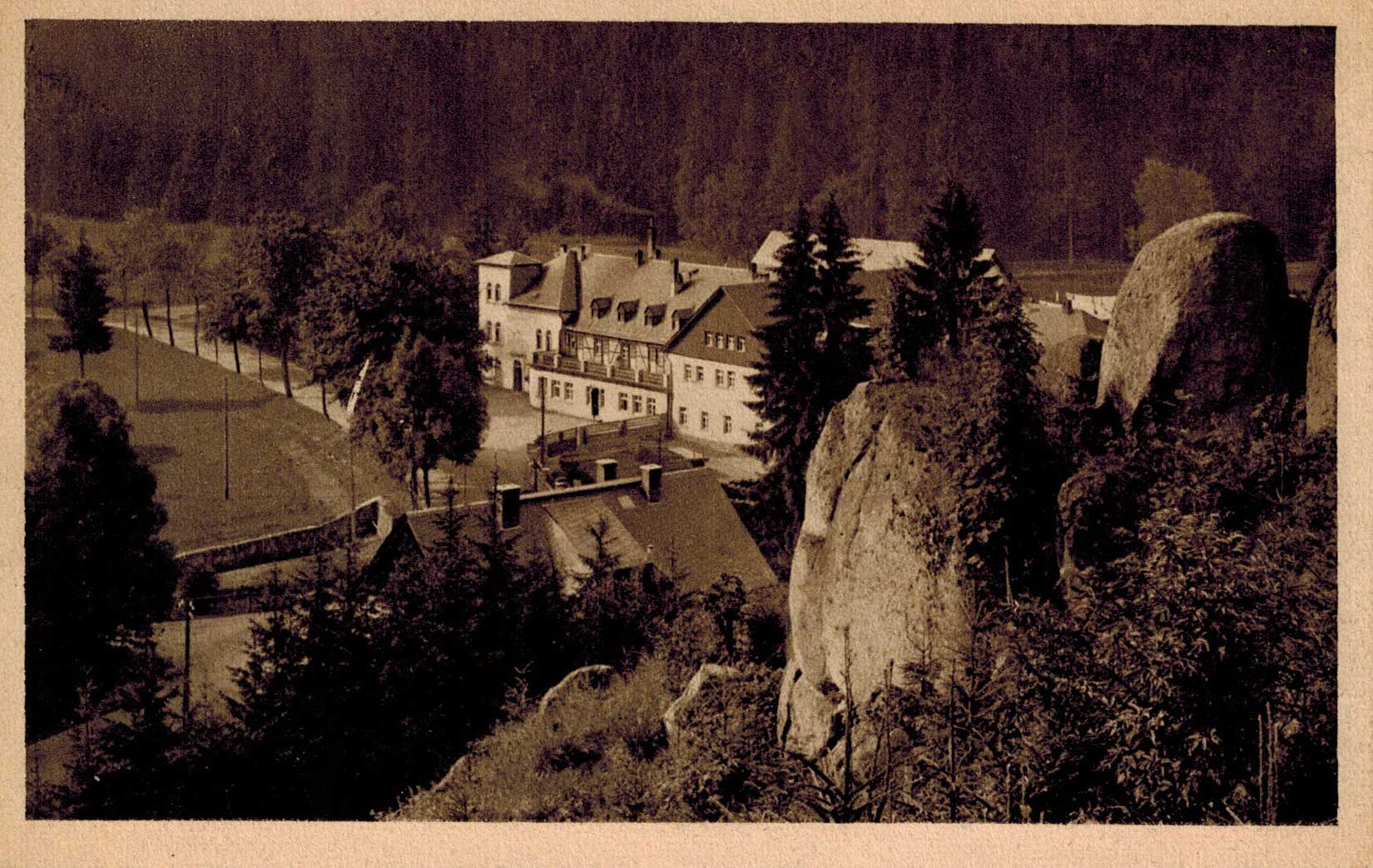 1928, a sziklák alatt a Ház teteje