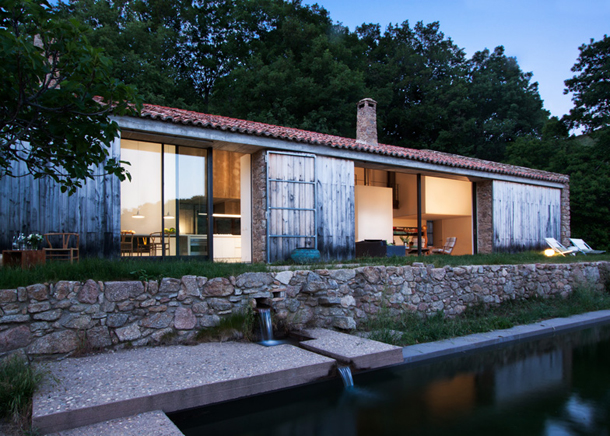 dezeen_Off-Grid-Home-in-Extremadura-by-Abaton_ss_2.jpg